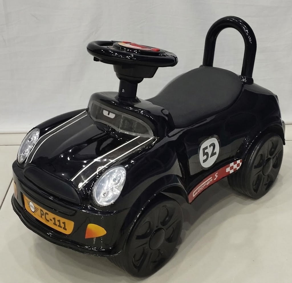 Turbo Racer Kids' Ride-On Car - Classic Style